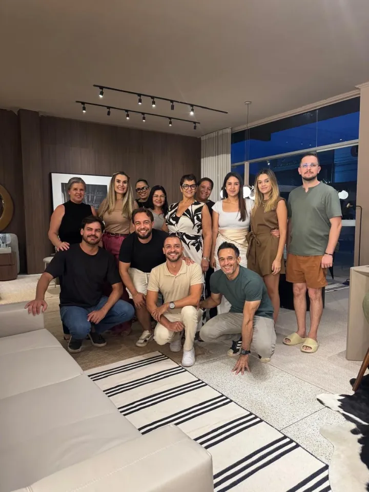 Grupo participante de um encontro de desenvolvimento organizacional